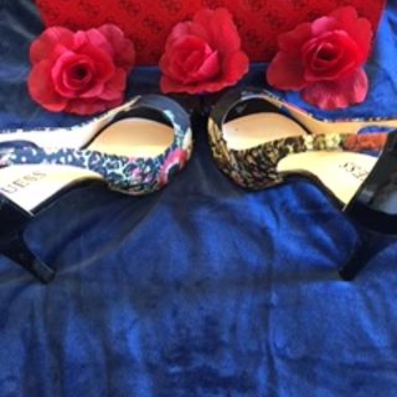 NIB! GUESS BLACK MULTI FABRIC FLORAL HEEL SIZE 6.5 - Picture 6 of 7